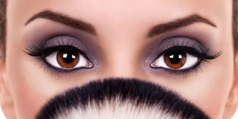 How to create a rare Smokey eye look for hazel eyes